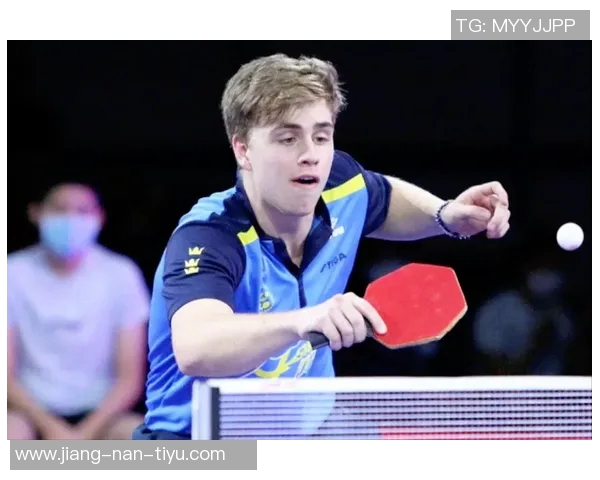 足球场上的球星行为解析：从场内表现到场外风波的深度剖析