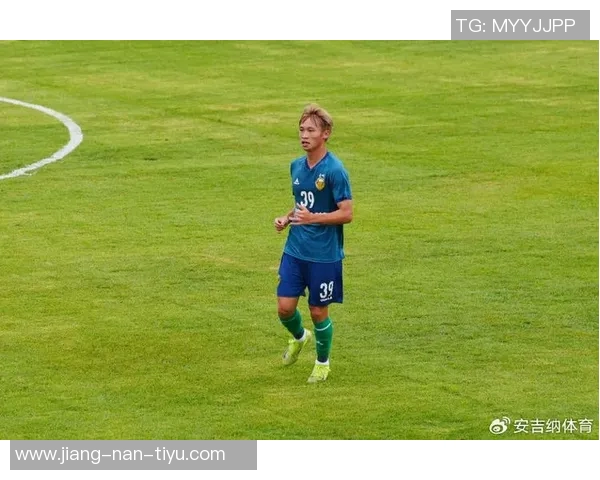 守护球门的英雄：足球门将的非凡风采与精神